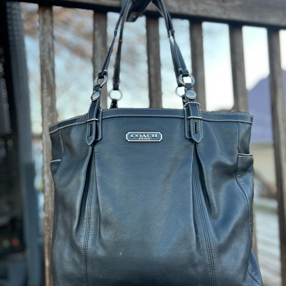 Coach Large Hampton Laguna Black Tote in great condition 16x14 - Picture 3 of 7